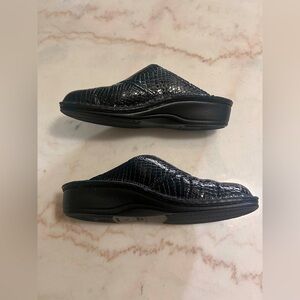 FINN COMFORT Venice Clogs Slides Mules 42 / 11 - 11.5 Black Croc Patent Leather